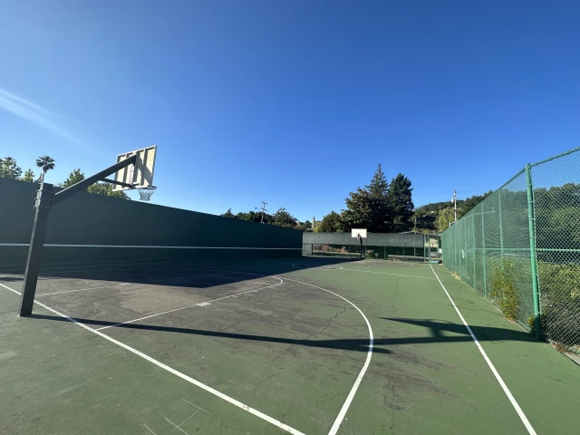 Profile of the basketball court Drake High School, San Anselmo, CA, United States