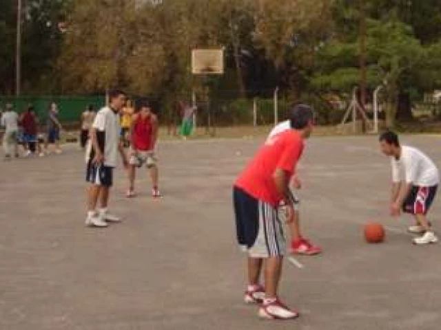 Basketball in Parque Avellaneda, Buenos Aires.