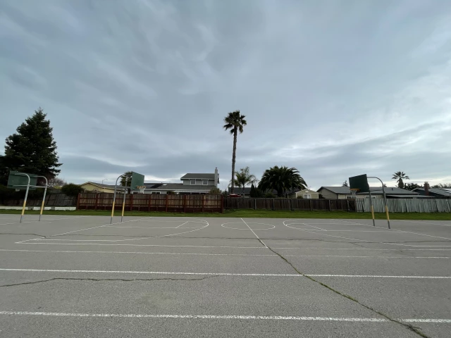 Profile of the basketball court La Tercera Elementary, Petaluma, CA, United States