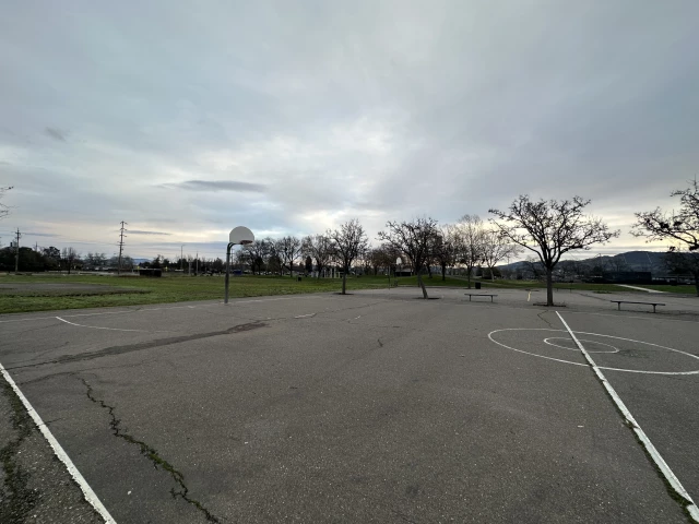 Profile of the basketball court Southwest Community Park, Santa Rosa, CA, United States