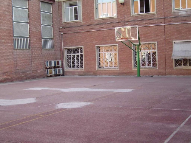 Profile of the basketball court Cancha de Caminos (Media), Madrid, Spain