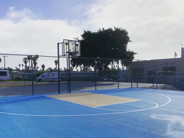 Profile of the basketball court Ocean Beach Rec Center, San Diego, CA, United States