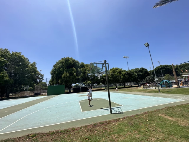 Profile of the basketball court Marine Park, Santa Monica, CA, United States