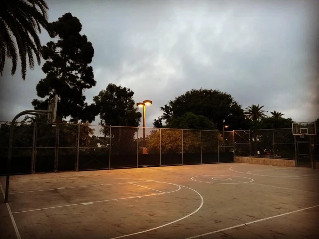 Profile of the basketball court Joslyn Park, Santa Monica, CA, United States