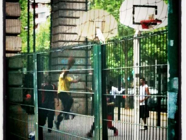 Profile of the basketball court Métro Glacière, Paris, France