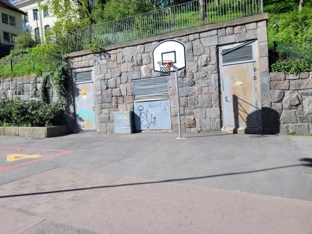 Profile of the basketball court Observatorielunden nedre 2, Stockholm, Sweden